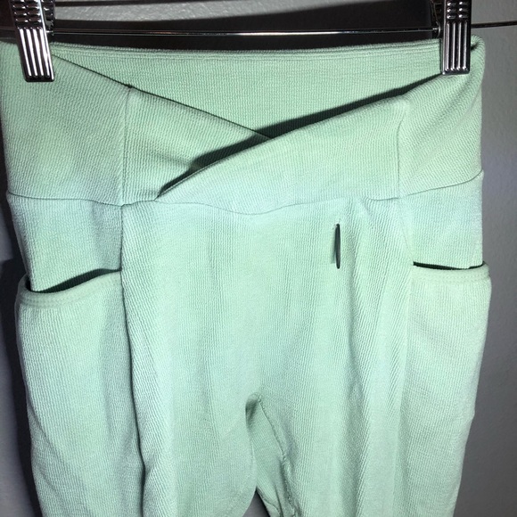 Gym shark leggings - Picture 2 of 3